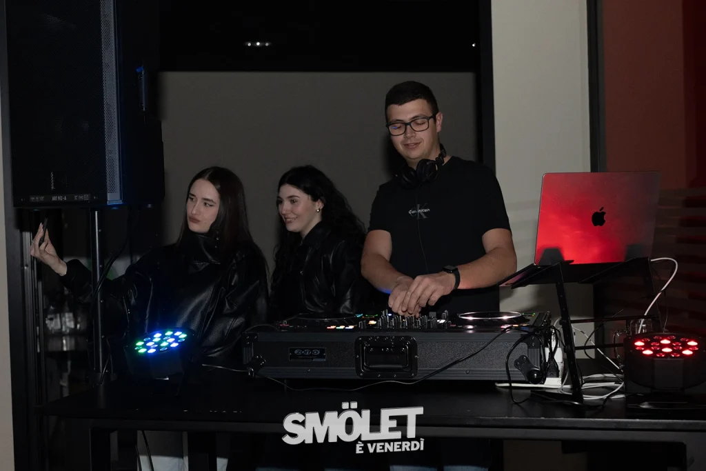 SMOLET - è venerdì - 10.4.26 - 11